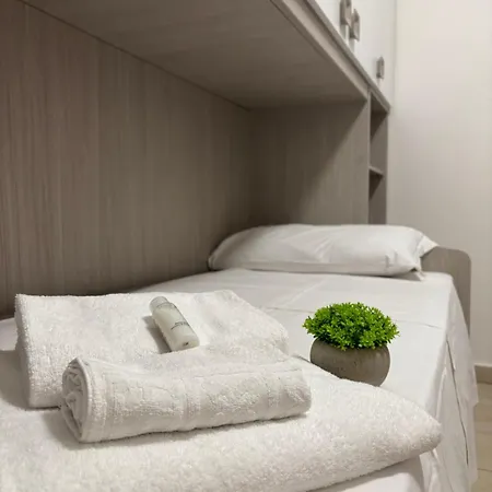 Dimoras 3br Center Balcony & Parking 아파트 *